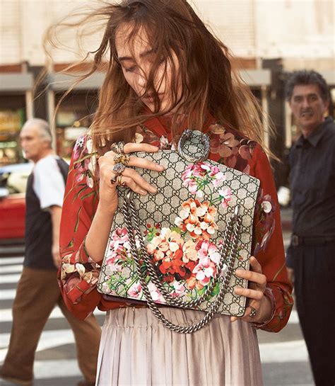 sgoganare ocnetto di moda gucci|gucci it sito ufficiale.